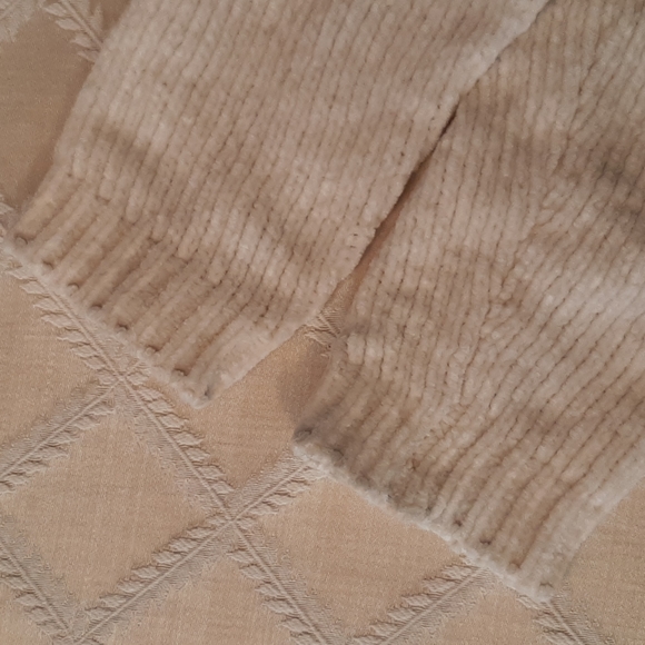 Gymboree Size M 7-8 Two Pocket White Sweater - Picture 9 of 9